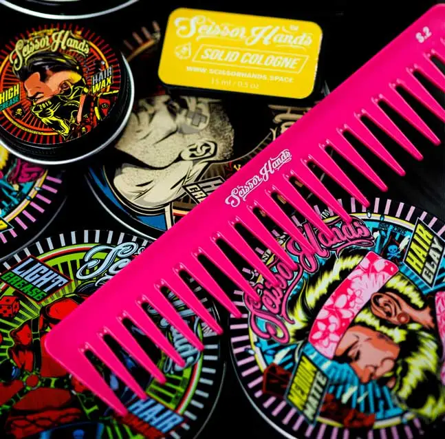 Яскравий гребінець Scissor Hands серед стайлінг продукції бренду