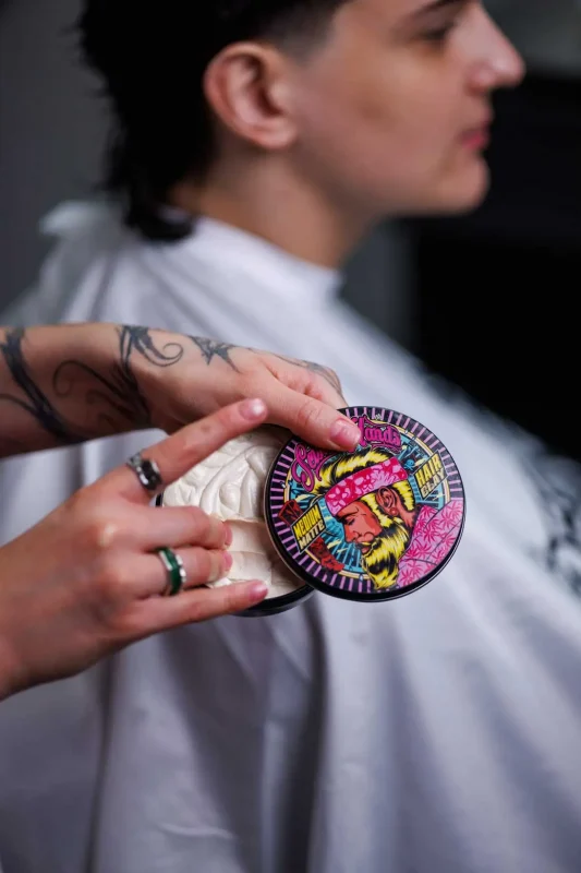 Консистенція глини для волосся Anler Scissor Hands — створення текстури та об’єму mullet
