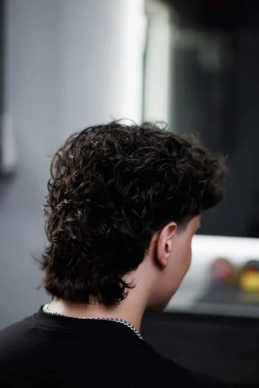Стрижка mullet ззаду — укладка глиною для волосся Anler Scissor Hands