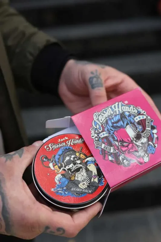 Бальзам для бороды Scissor Hands в упаковке — средства для ухода за бородой.